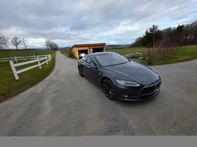 Tesla Model S 85D Performance — Berline électrique haute performance, 133 000 km — Außenansicht