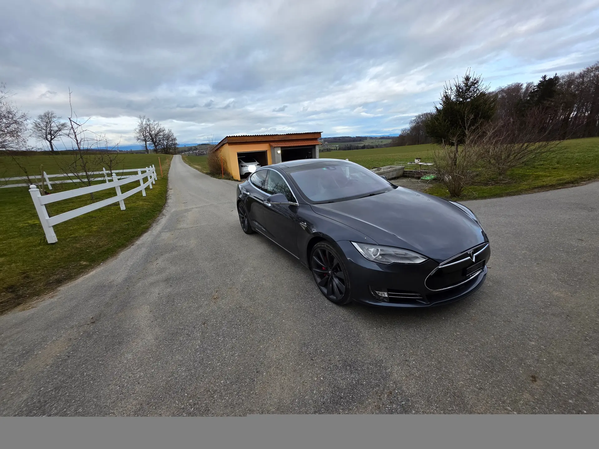 Tesla Model S 85D Performance — Berline électrique haute performance, 133 000 km