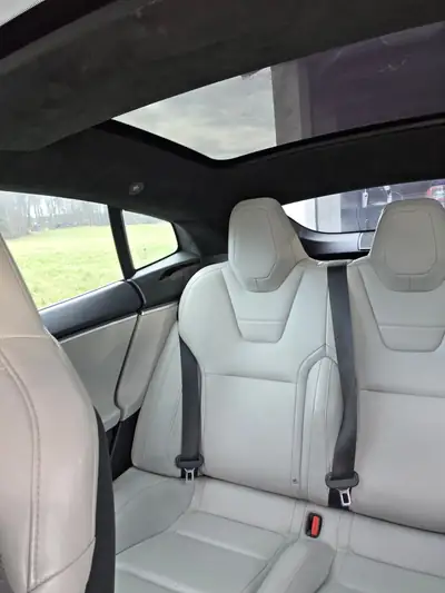 Tesla Model S 85D Performance — Berline électrique haute performance, 133 000 km — Innenraum