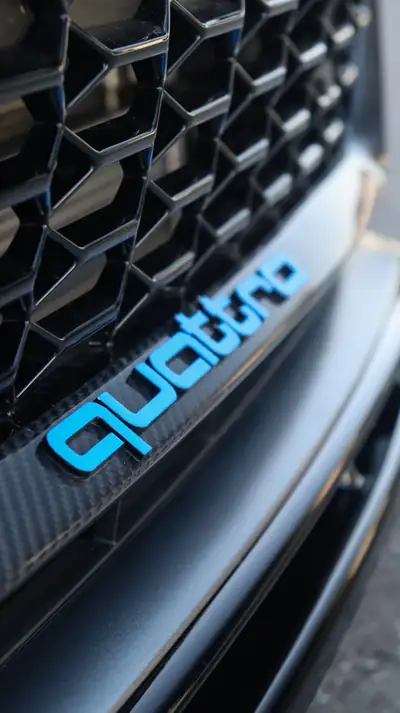 Audi RS6 Avant C8 Performance 2024 — 630 ch, finition exclusive, 6000 km seulement — Miniatura 14