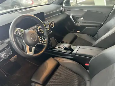 Mercedes-Benz A 180 Edition — Compacte premium affûtée, 90'000 km seulement — Armaturenbrett