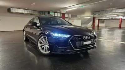 Audi A7 Sportback 55 TFSI quattro — Berline coupé premium, moteur V6 hybride, équipement maximal — côté