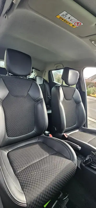 Renault Clio 1.2 16V Intens EDC — Citadine agile avec boîte automatisée, 82'000 km — arrière