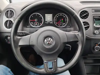 VW Tiguan 2.0 TDI BlueMotion — SUV robuste, transmission intégrale, entretien exemplaire — Thumbnail 12
