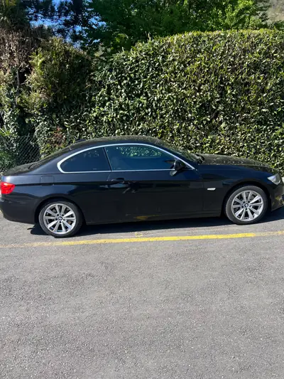 BMW 335i xDrive Coupé — Performance allemande, traction intégrale, 180 000 km — Seitenansicht