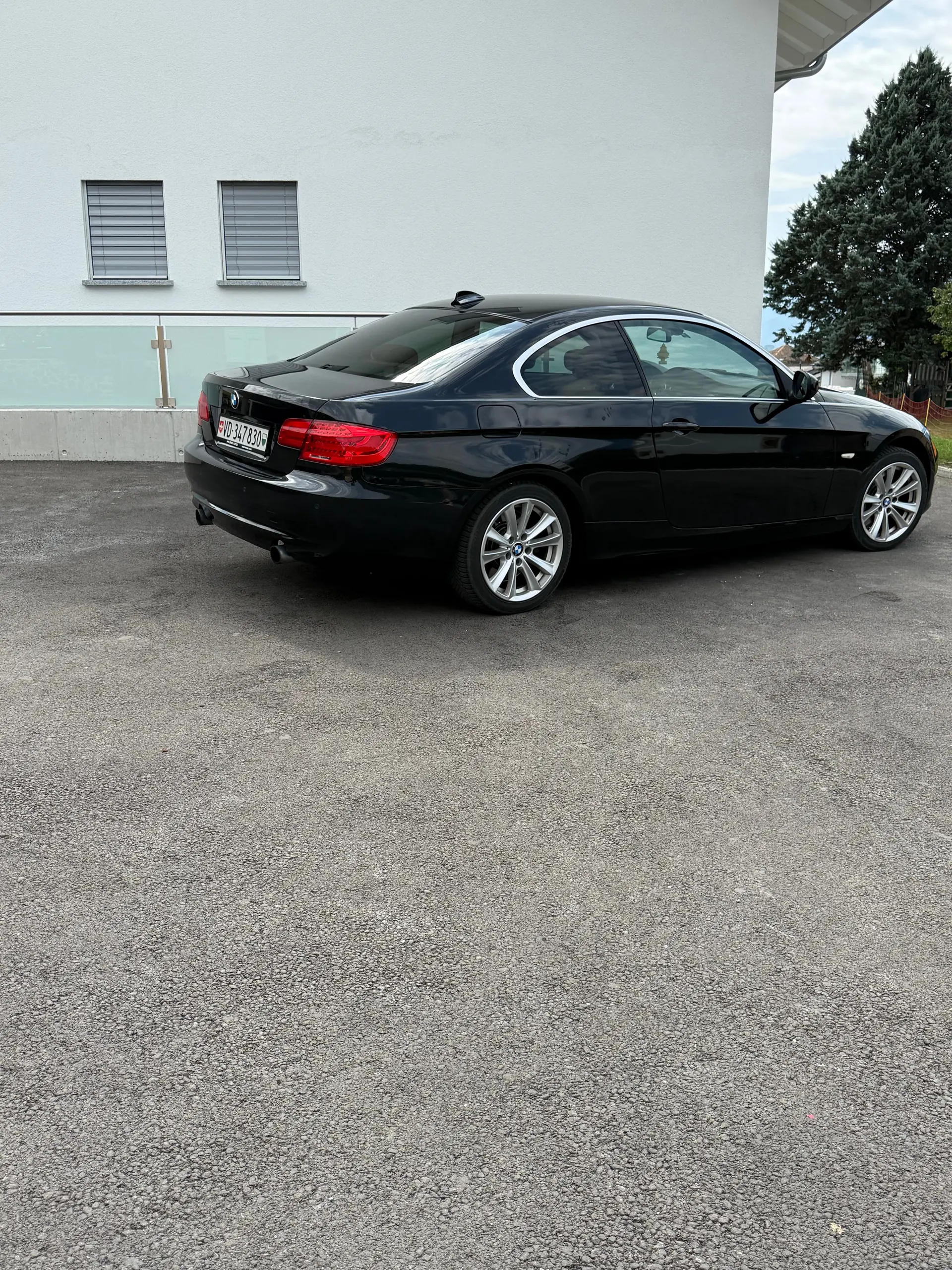 BMW 335i xDrive Coupé — Performance allemande, traction intégrale, 180 000 km — Außenansicht