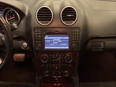 Mercedes-Benz GL 500 4Matic — SUV 7 places, 388 ch et prestige allemand — Miniature 15