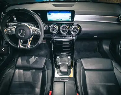 Mercedes-Benz CLA 35 AMG Shooting Brake — Polyvalence sportive 4Matic, 99 500 km — Armaturenbrett