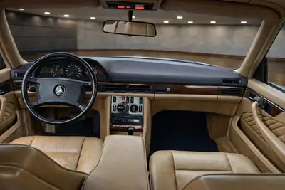 Mercedes-Benz 500 SEC — Coupé V8 classique, moteur légendaire, entretien complet — Miniatur 12