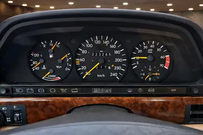 Mercedes-Benz 500 SEC — Coupé V8 classique, moteur légendaire, entretien complet — Miniatur 13