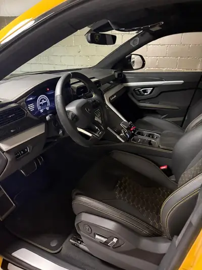 Lamborghini Urus E-Gear TopCar Carbon Kit 2020 — SUV haute performance avec kit carbone intégral — cruscotto