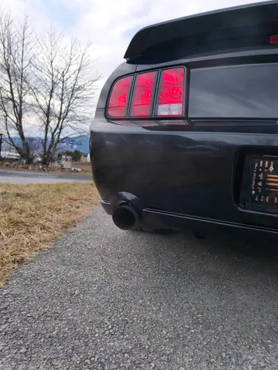 Ford Mustang GT Cabriolet 2006 — Muscle car emblématique, 305 ch et toit électrique — dettaglio