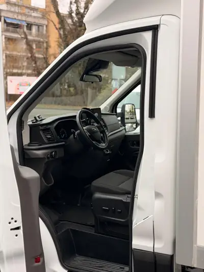 Ford Transit 2021 — Camion frigorifique 2 zones, 35'000 km, diesel automatique — Innenraum