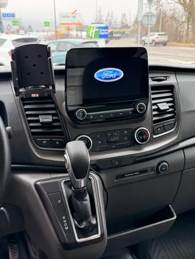 Ford Transit 2021 — Camion frigorifique 2 zones, 35'000 km, diesel automatique — Armaturenbrett