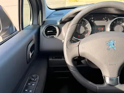 Peugeot 5008 1.6 16V Turbo — 7 places, boîte automatique, sans sinistre — Thumbnail 15