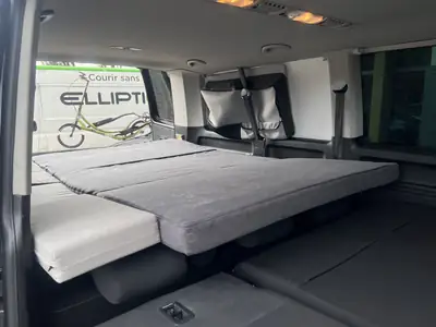 VW T6 Caravelle 2.0 TSI Comfortline 4Motion — Monospace 7 places, roulage bas, entretien complet — Miniature 17