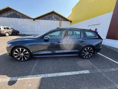 Volvo V60 D4 Momentum — Break diesel automatique, révision Volvo incluse — côté