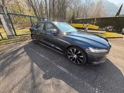 Volvo V60 D4 Momentum — Break diesel automatique, révision Volvo incluse — tableau de bord