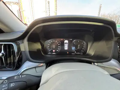 Volvo V60 D4 Momentum — Break diesel automatique, révision Volvo incluse — Miniature 12