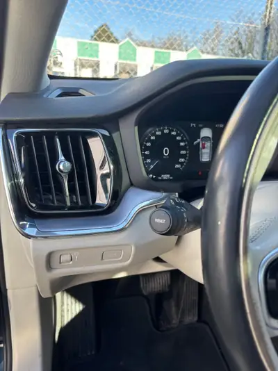 Volvo V60 D4 Momentum — Break diesel automatique, révision Volvo incluse — Miniature 13