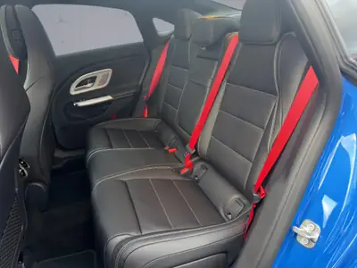 Mercedes-Benz CLA 220 AMG Line 4matic — Berline compacte hybride, puissance et efficacité — Miniature 10