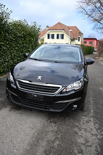 Peugeot 308 1.2 THP Style — Compacte fiable avec 2 jeux de pneus complets — vista posteriore
