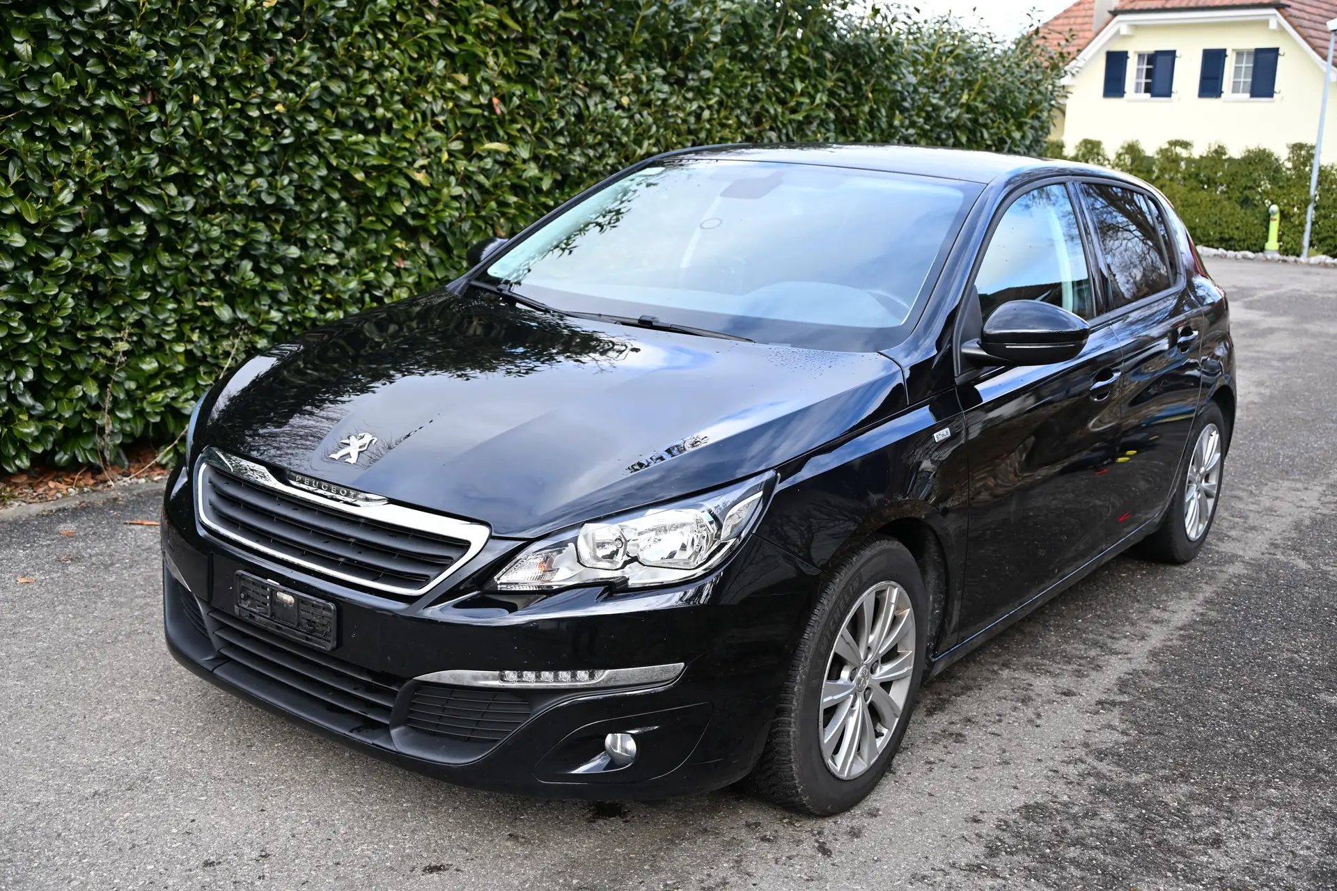 Peugeot 308 1.2 THP Style — Compacte fiable avec 2 jeux de pneus complets — vista esterna