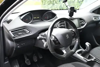 Peugeot 308 1.2 THP Style — Compacte fiable avec 2 jeux de pneus complets — dettaglio