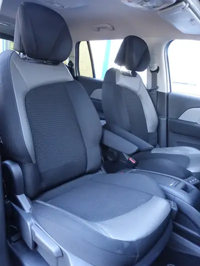 Citroën C4 Spacetourer 2.0 BlueHDi Shine — Monospace spacieux, diesel économique — Thumbnail 9