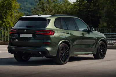 BMW X5 xDrive45e Colour Edition — Hybride rechargeable premium, 82'000 km, garantie complète — côté