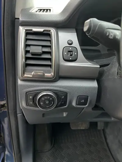 Ford Ranger LTD 3.2 TDCi 4x4 — Pick-up robuste, 4x4 intégral, motorisation puissante — Miniatur 13