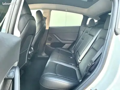 Tesla Model Y Long Range AWD 2023 — SUV électrique performant, quasi neuf, garantie batterie jusqu'à 2030 — Miniatura 10