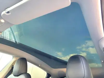 Tesla Model Y Long Range AWD 2023 — SUV électrique performant, quasi neuf, garantie batterie jusqu'à 2030 — Miniatura 11