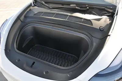 Tesla Model Y Long Range AWD 2023 — SUV électrique performant, quasi neuf, garantie batterie jusqu'à 2030 — Miniatura 12