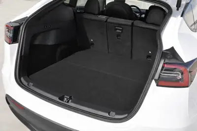 Tesla Model Y Long Range AWD 2023 — SUV électrique performant, quasi neuf, garantie batterie jusqu'à 2030 — Miniatura 13