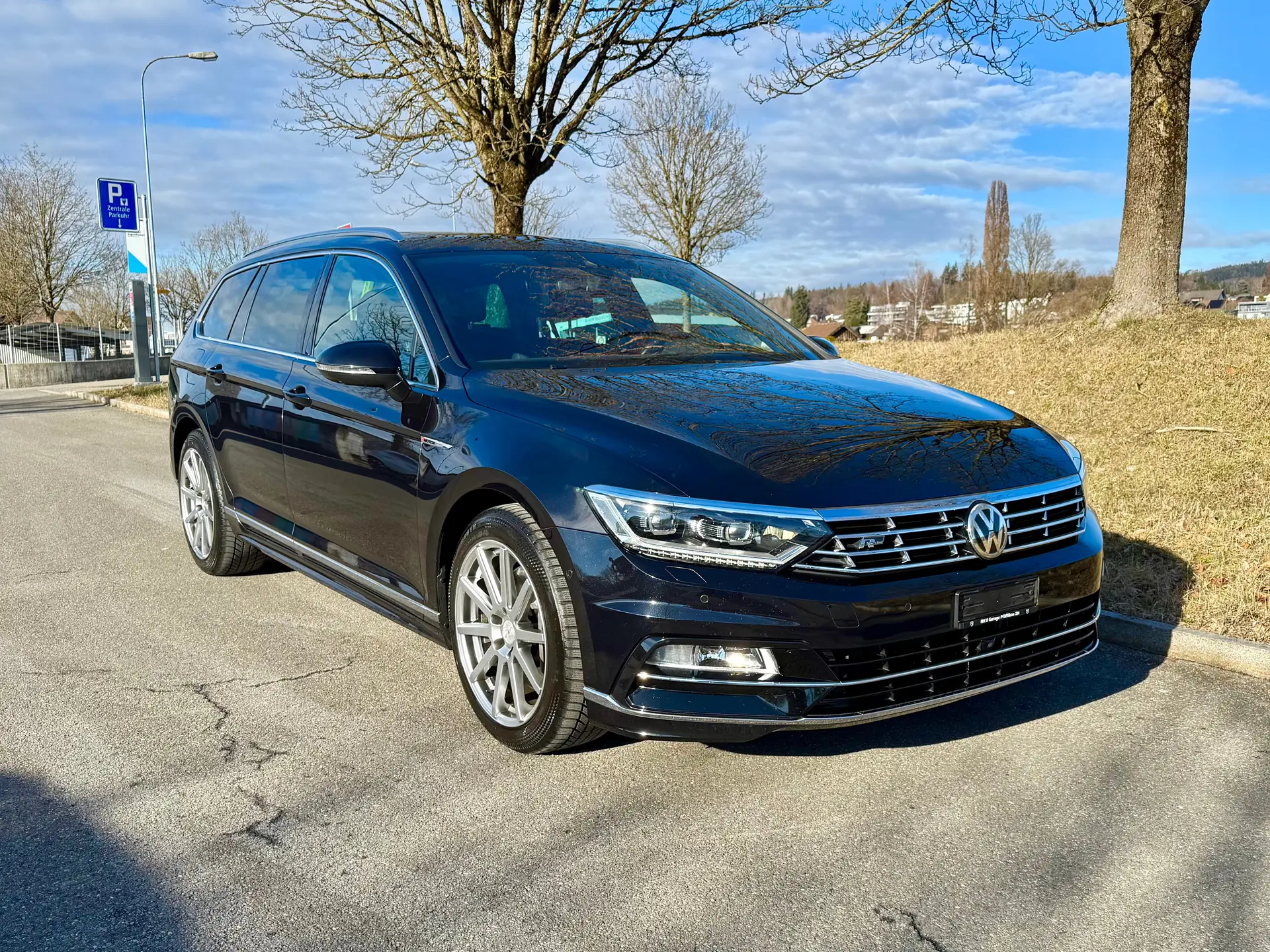 VW Passat Variant 2.0 TSI 280 ch — Break intégral 4Motion, entretien premium — vista esterna