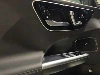 Mercedes-Benz C 300 4Matic AMG Line — Berline sportive, faible kilométrage, origine suisse — Miniatura 10