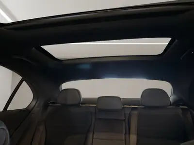 Mercedes-Benz C 300 4Matic AMG Line — Berline sportive, faible kilométrage, origine suisse — Miniatura 19