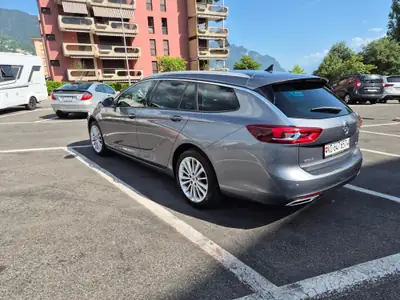 Opel Insignia Sports Tourer 2.0 BiTDI 210 ch — Break 4WD premium, 66'000 km, expertise complète — vista posteriore