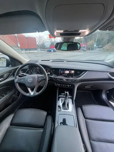 Opel Insignia Sports Tourer 2.0 BiTDI 210 ch — Break 4WD premium, 66'000 km, expertise complète — cruscotto