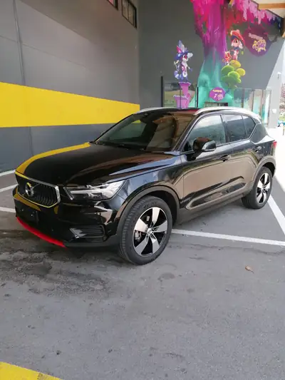 Volvo XC40 T3 Momentum — SUV compact suédois, 80'000 km, sans sinistre — Außenansicht