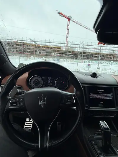 Maserati Levante 2.0 MHEV GT Hybrid — SUV premium hybride, édition limitée 1/200 — Miniatura 8