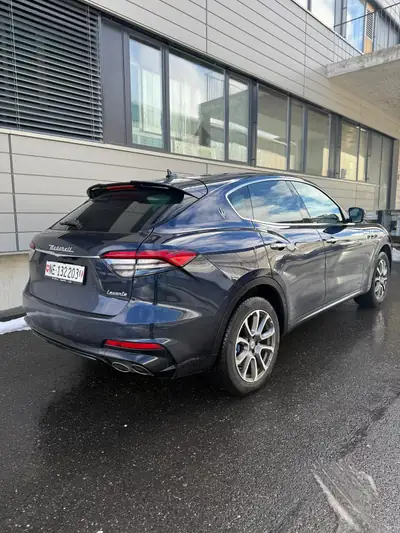 Maserati Levante 2.0 MHEV GT Hybrid — SUV premium hybride, édition limitée 1/200 — Miniatura 12