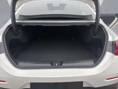 Mercedes-Benz CLA 220 AMG Line 4matic — Berline dynamique, transmission automatique, très faible kilométrage — Miniature 15