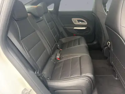 Mercedes-Benz CLA 220 AMG Line 4matic — Berline dynamique, transmission automatique, très faible kilométrage — Miniature 14