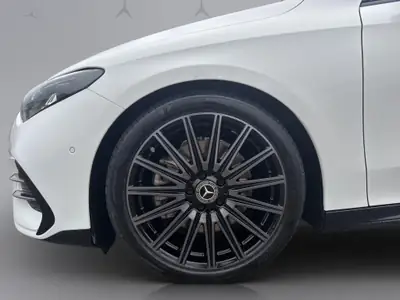 Mercedes-Benz CLA 220 AMG Line 4matic — Berline dynamique, transmission automatique, très faible kilométrage — Miniature 18