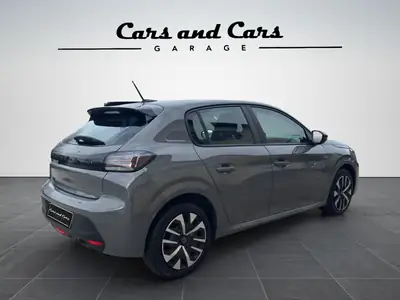 Peugeot 208 1.2 PureTech Active — Citadine moderne, état neuf et garantie constructeur — tableau de bord
