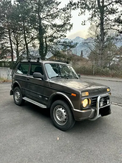 LADA 4x4 Urban — SUV robuste tout-terrain, révision complète et prêt à l'emploi — vista esterna