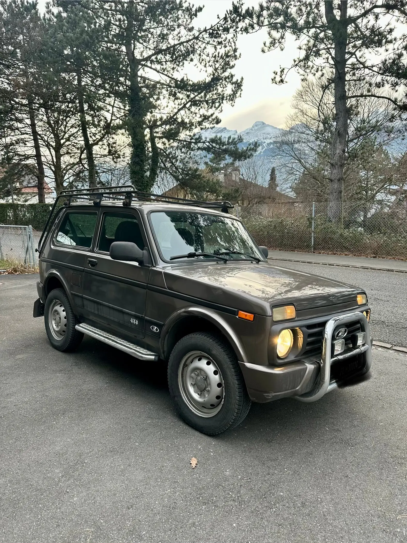 LADA 4x4 Urban — SUV robuste tout-terrain, révision complète et prêt à l'emploi — vista esterna