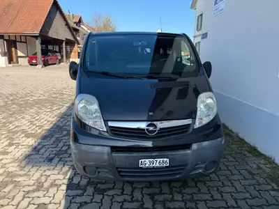 Opel Vivaro 2.0 CDTI — Utilitaire spacieux 9 places, 251 000 km, sans sinistre — Seitenansicht